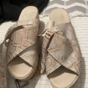 Women’s platform shoes